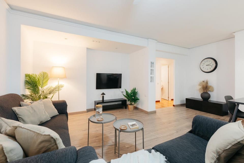 Your Sunny & Spacious Portview Home Apartment in Valencia