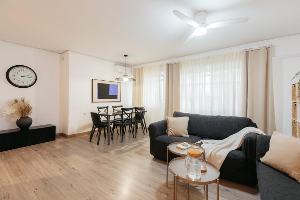 Your Sunny & Spacious Portview Home Apartment in Valencia