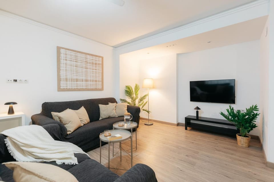 Your Sunny & Spacious Portview Home Apartment in Valencia