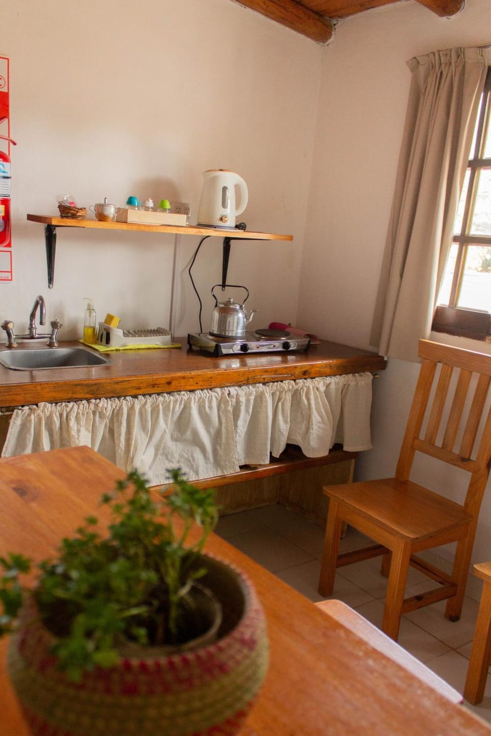 Kitchen or kitchenette, Food and drinks, Dining area