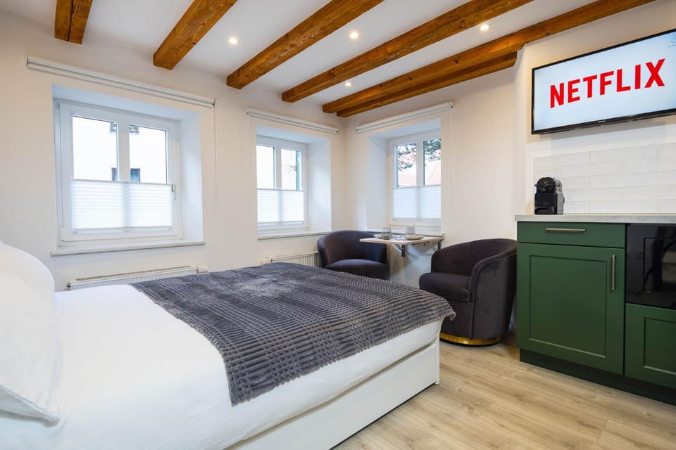 Bed, TV and multimedia, Photo of the whole room, Evening entertainment, Bedroom