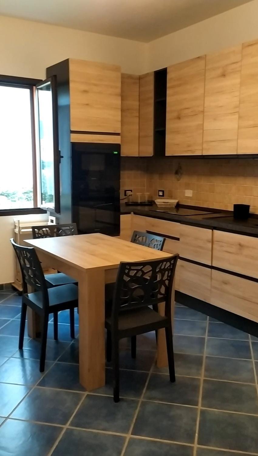 TV and multimedia, Kitchen or kitchenette, Dining area, stove