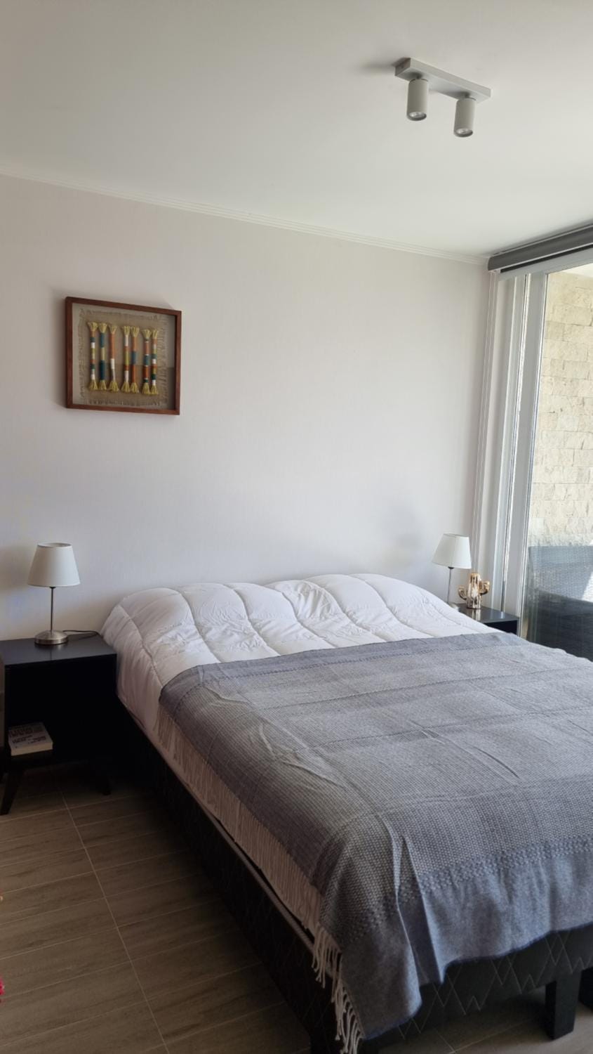 Photo of the whole room, Bedroom