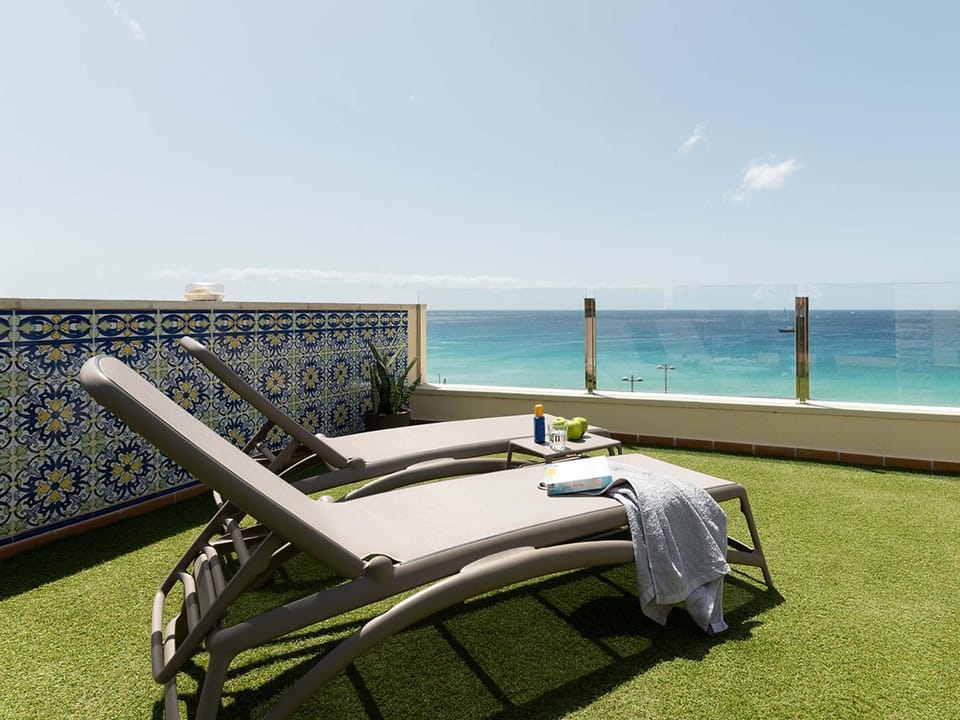 View (from property/room), Balcony/Terrace, Balcony/Terrace, Sea view, sunbed, towels