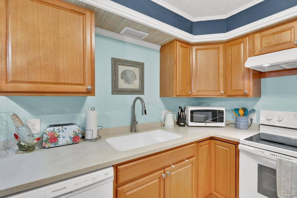 Coffee/tea facilities, dishwasher, internet, microwave, oven, toaster, kitchen, air conditioner