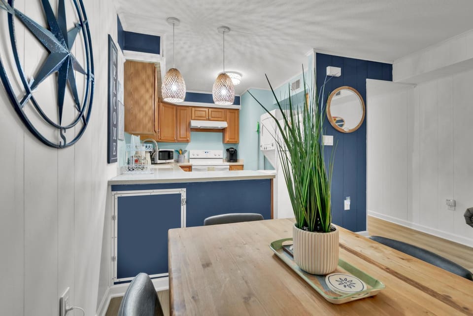 Dining area, internet, air conditioner