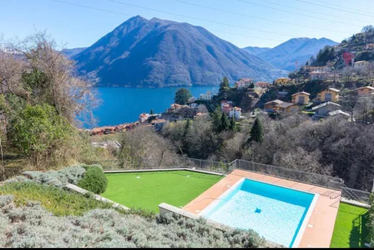 Lake view, Mountain view, Pool view, Swimming pool