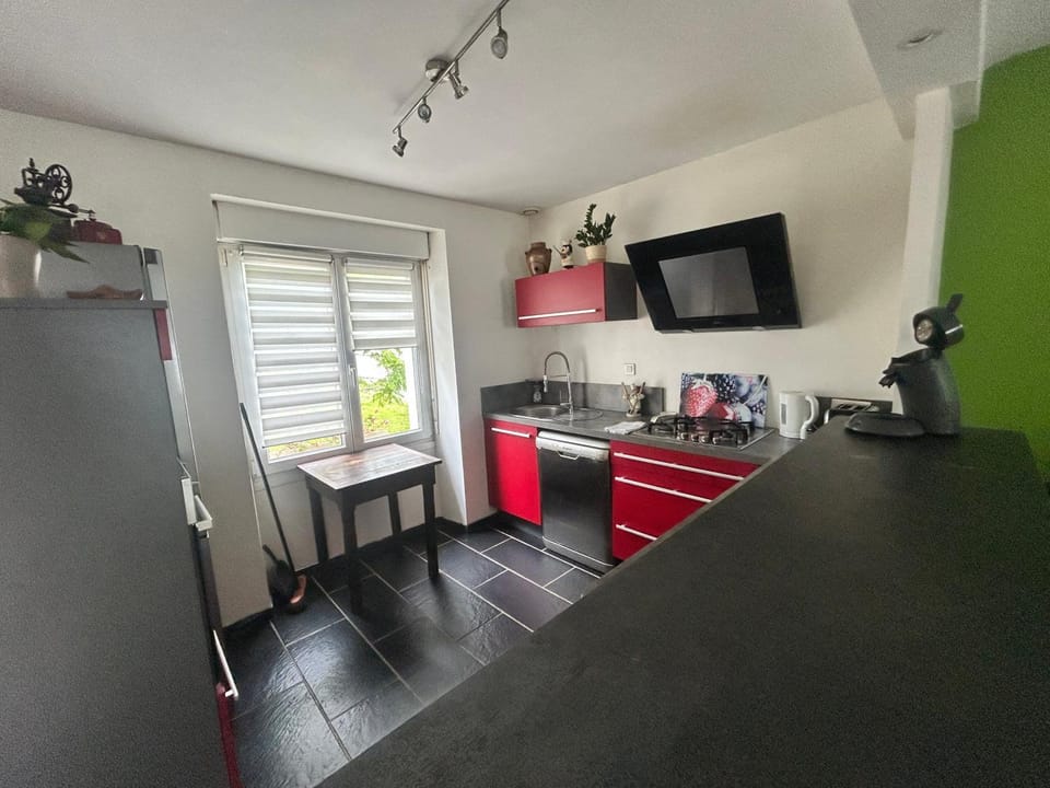 Dining area, pet friendly, stove