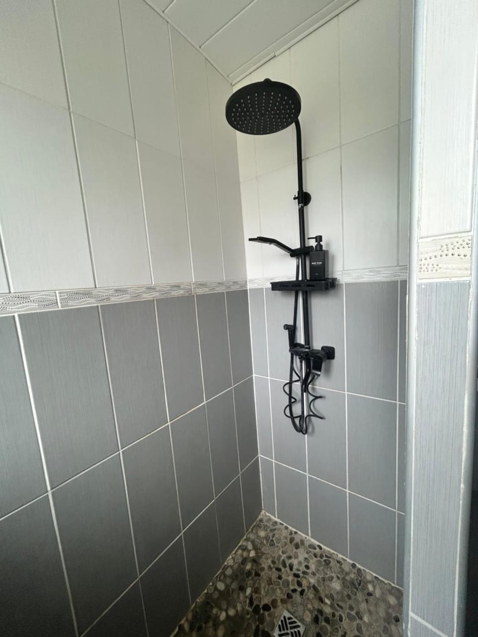 Shower, Bathroom, pet friendly