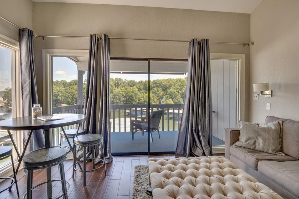 Condo with Community Pool and Boat Ramp in Osage Beach Apartment in Osage Beach