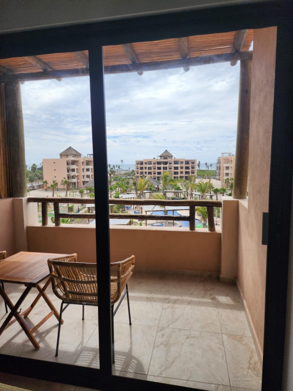 Natural landscape, Balcony/Terrace, Living room, Seating area, Sea view