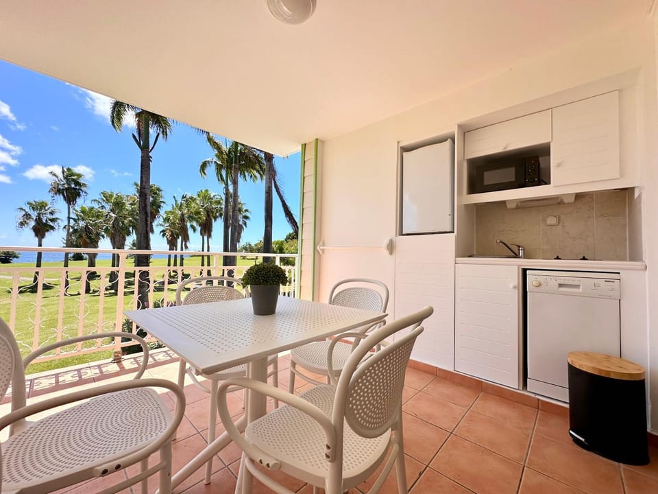 Patio, Balcony/Terrace, Kitchen or kitchenette, Sea view, dishwasher
