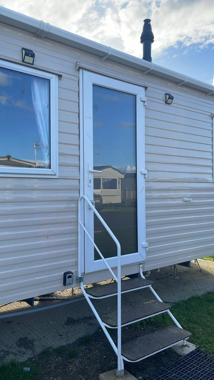 Point Clear 4 bed Static Caravan Campground/ 
RV Resort in Tendring District