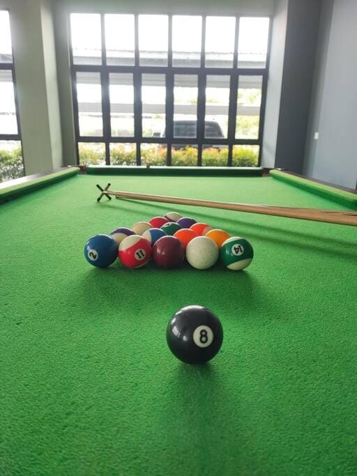 Billiard, Game Room