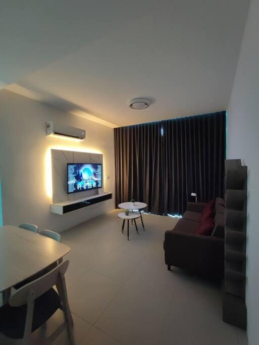 Communal lounge/ TV room, TV and multimedia, Living room, Seating area, Evening entertainment