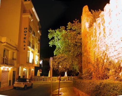 Facade/entrance, Area and facilities