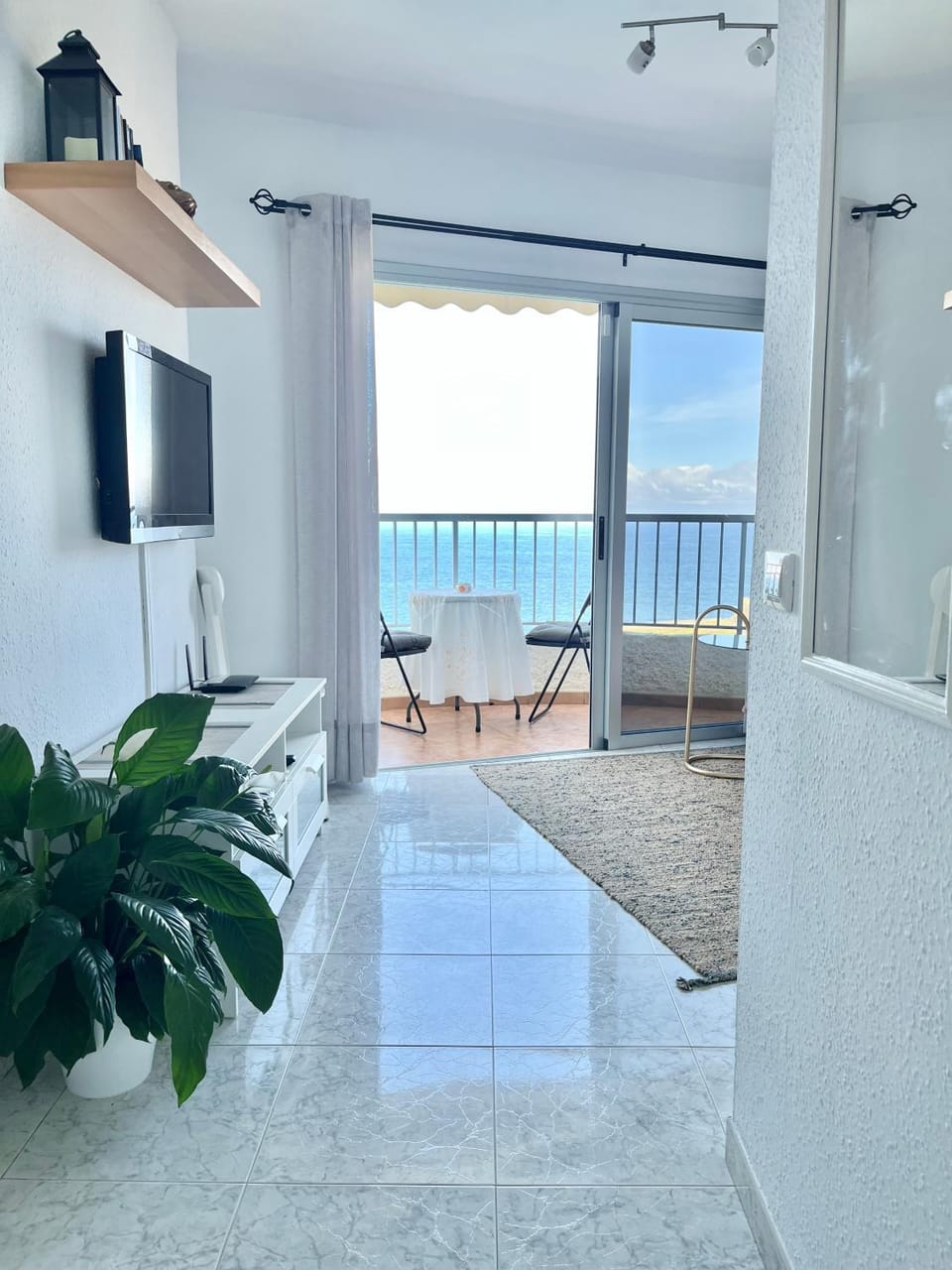 Communal lounge/ TV room, Balcony/Terrace, Sea view