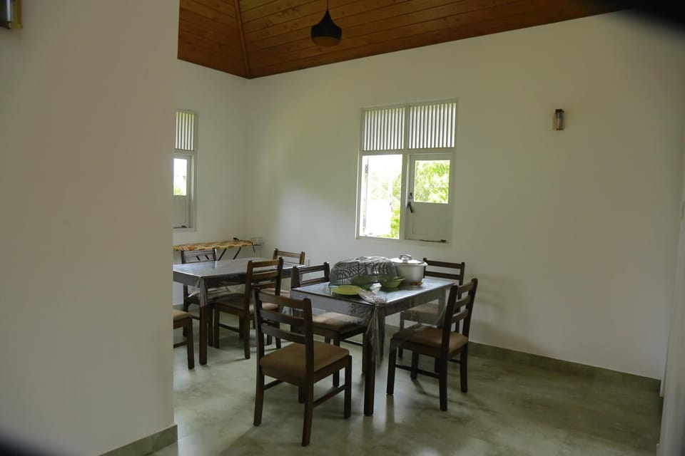 Restaurant/places to eat, Dining area