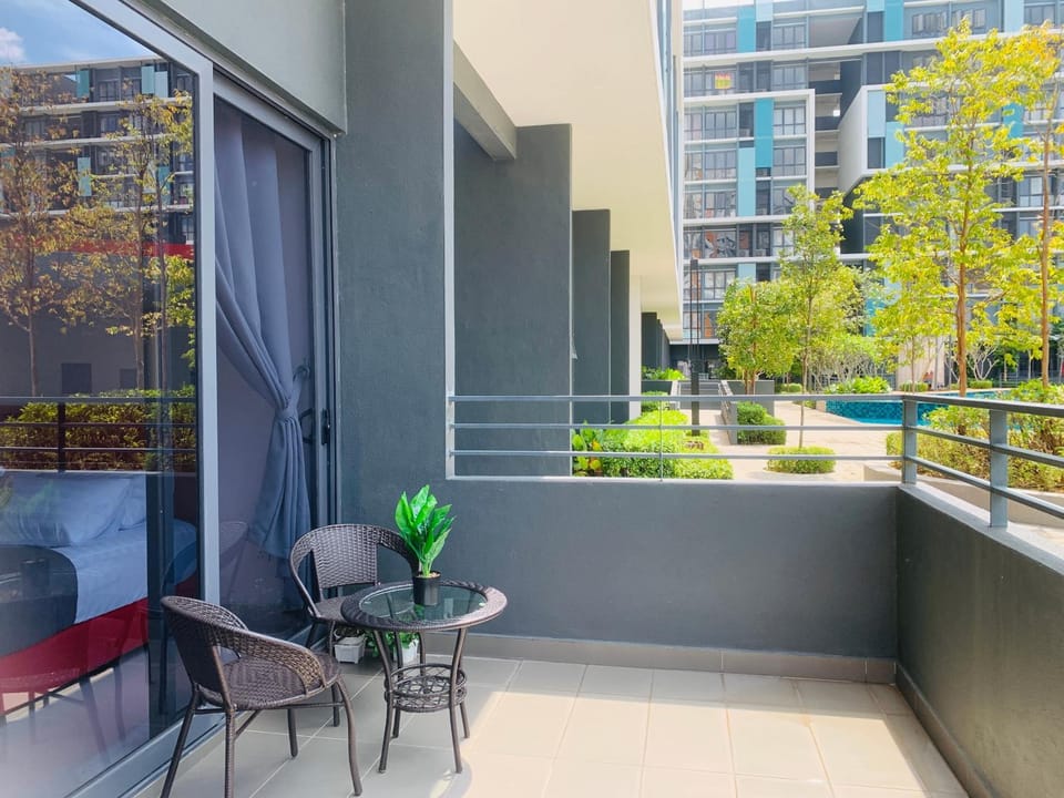 Balcony/Terrace, Pool view, Swimming pool