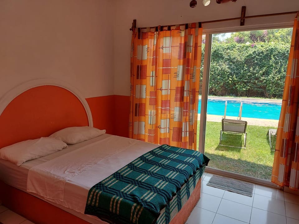 Bed, Photo of the whole room, Garden view, Pool view