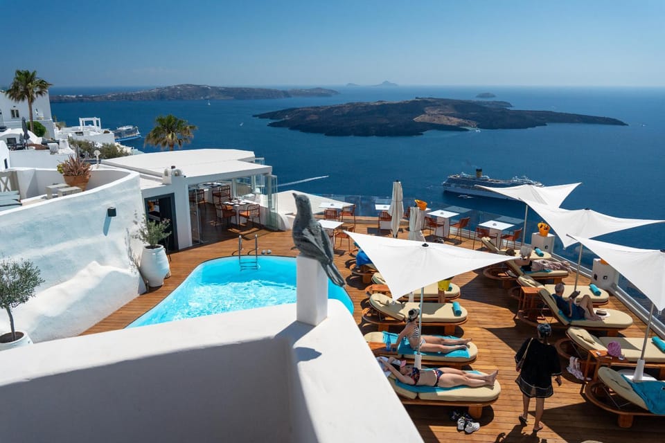 Nearby landmark, Day, Natural landscape, View (from property/room), Balcony/Terrace, Sea view, Swimming pool, sunbed