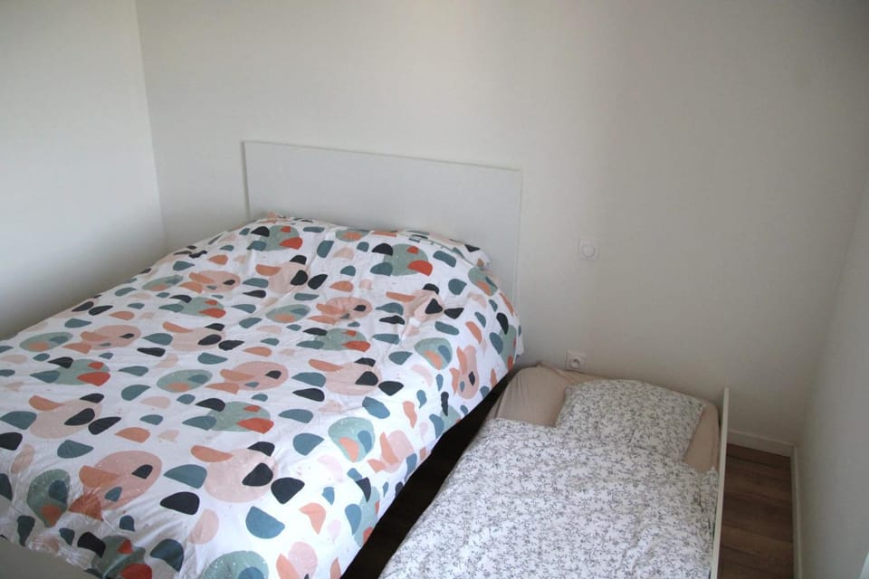 Bed, Night, cot, air conditioner, air conditioner