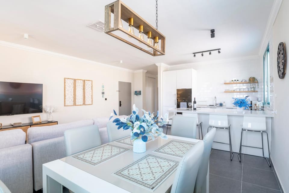 Living room, Dining area, kitchen