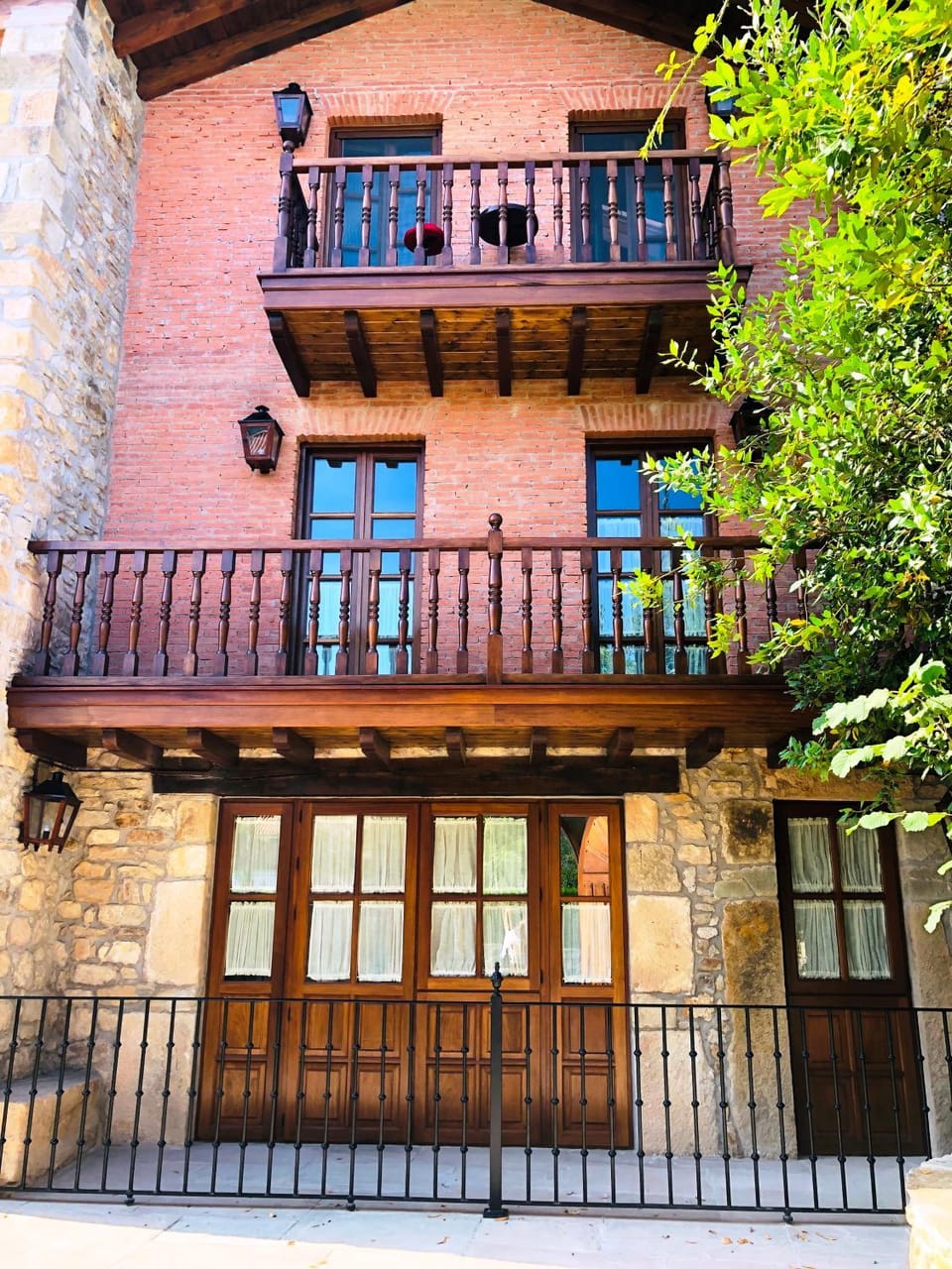 Facade/entrance
