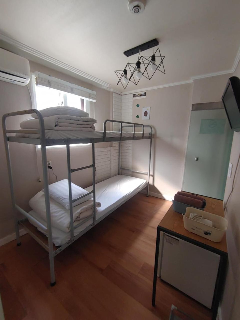 Bedroom, bunk bed, air conditioner
