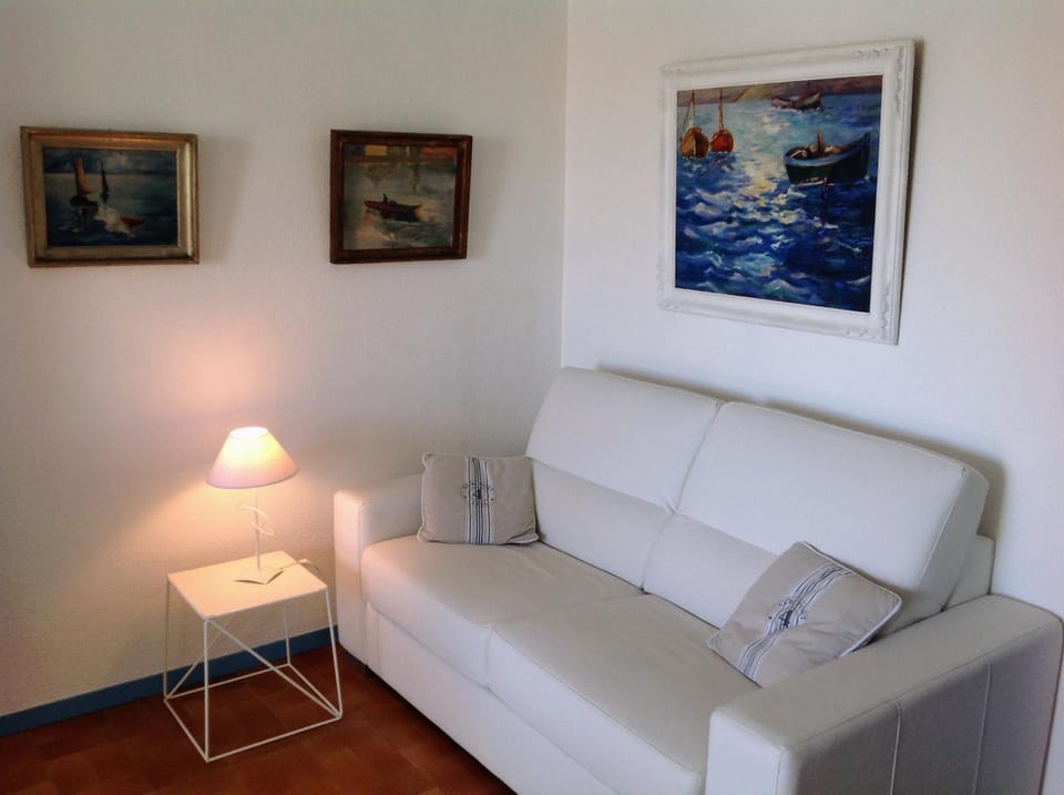 Living room, Decorative detail