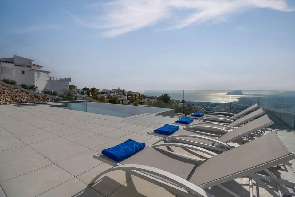 Hot Tub, Solarium, Balcony/Terrace, Other, Sea view, Swimming pool