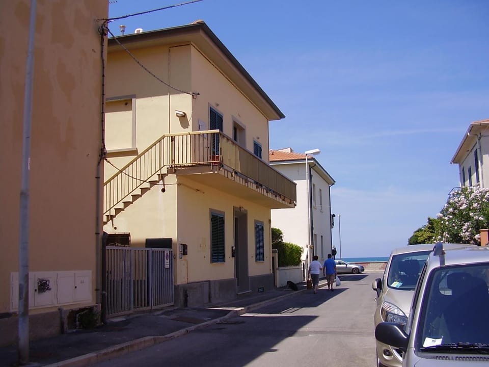 Property building, Neighbourhood, Natural landscape, Sea view, Street view
