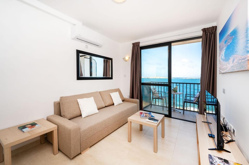 Balcony/Terrace, Living room