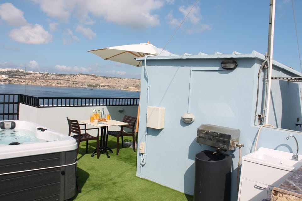 BBQ facilities, Hot Tub, Balcony/Terrace, Sea view, sunbed