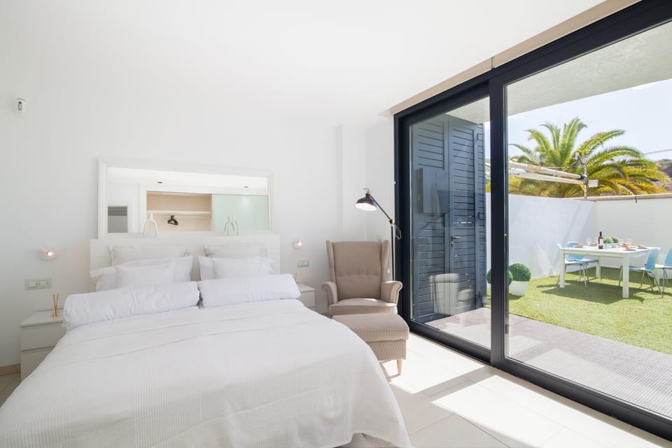 Bed, Natural landscape, Balcony/Terrace, Bedroom
