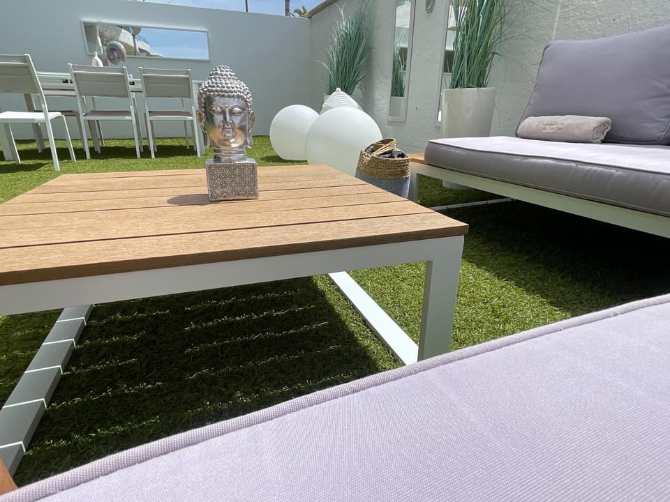 Day, Balcony/Terrace, Seating area, Garden view