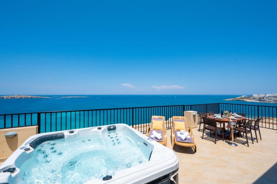 Hot Tub, Balcony/Terrace, Sea view, sunbed