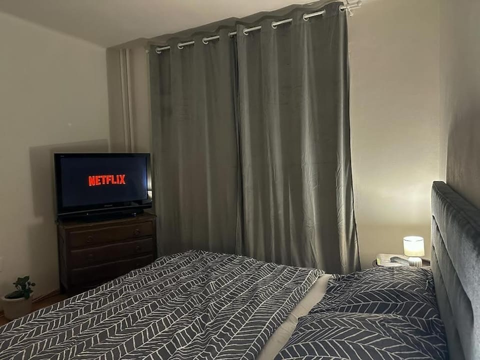 Communal lounge/ TV room, Bed, TV and multimedia, Evening entertainment, Bedroom