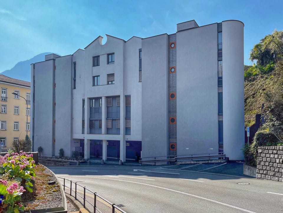 Property building, Facade/entrance, acessibility