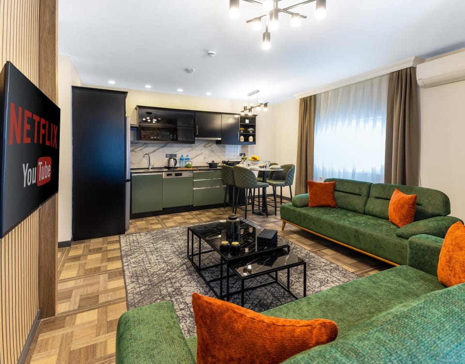 TV and multimedia, Kitchen or kitchenette, Living room, Decorative detail, Seating area, Dining area, minibar