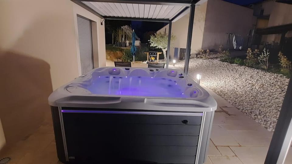 Hot Tub, Spa and wellness centre/facilities