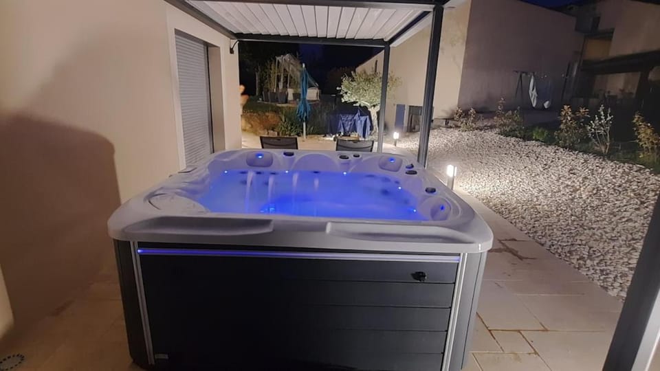 Hot Tub, Hot Tub, Balcony/Terrace