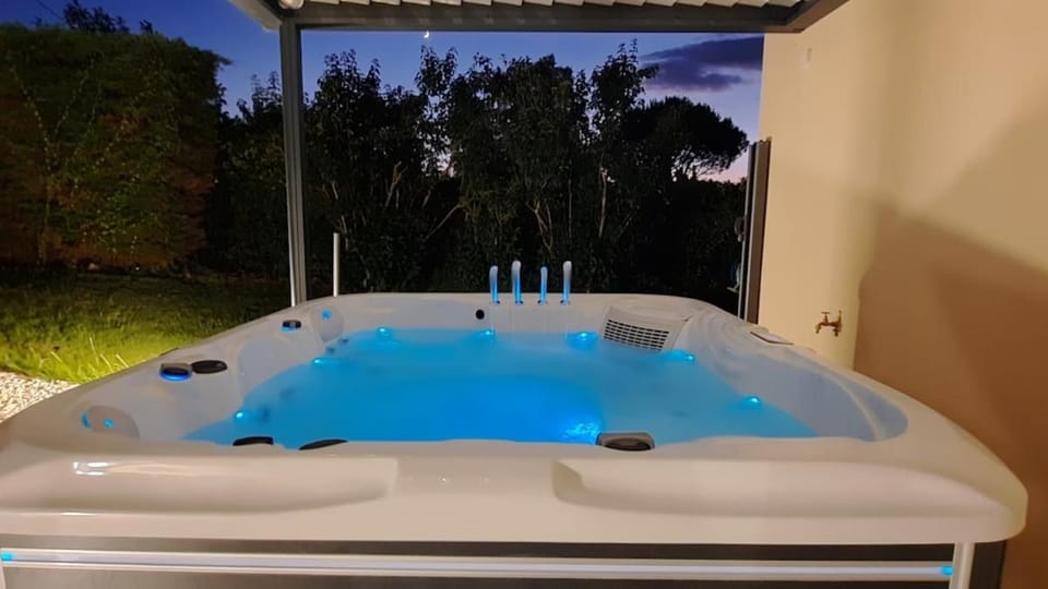 Hot Tub, Spa and wellness centre/facilities
