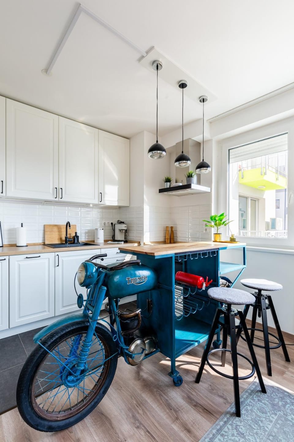 Kitchen or kitchenette, Living room, Seating area, Dining area, stove