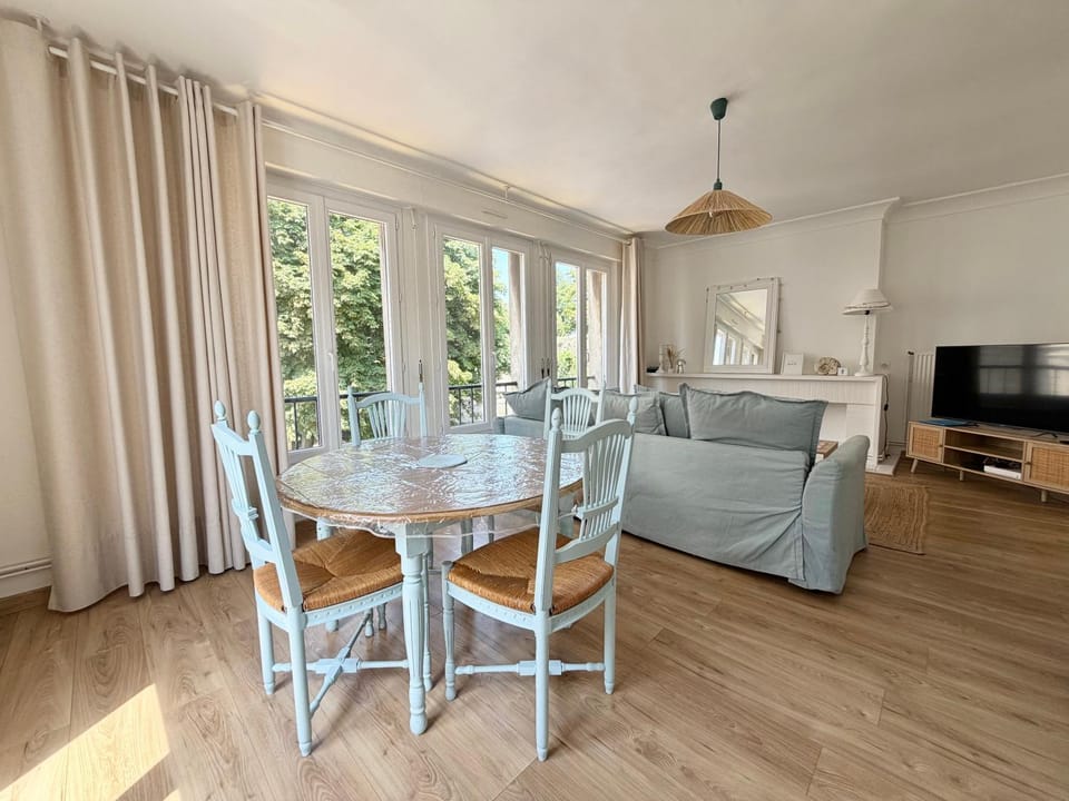 GJ Holiday Escapes - Le plage de Notre-Dame - Appartement au coeur de la vieille ville Apartment in Hauts-de-France