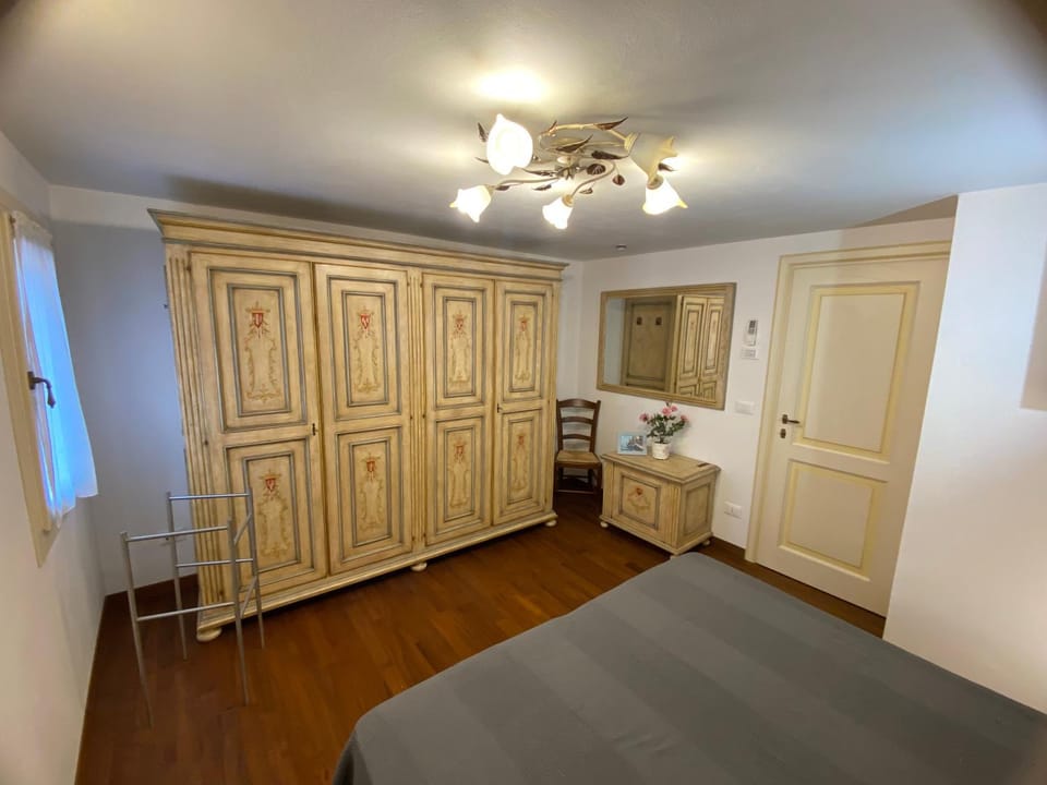 Bedroom, wardrobe