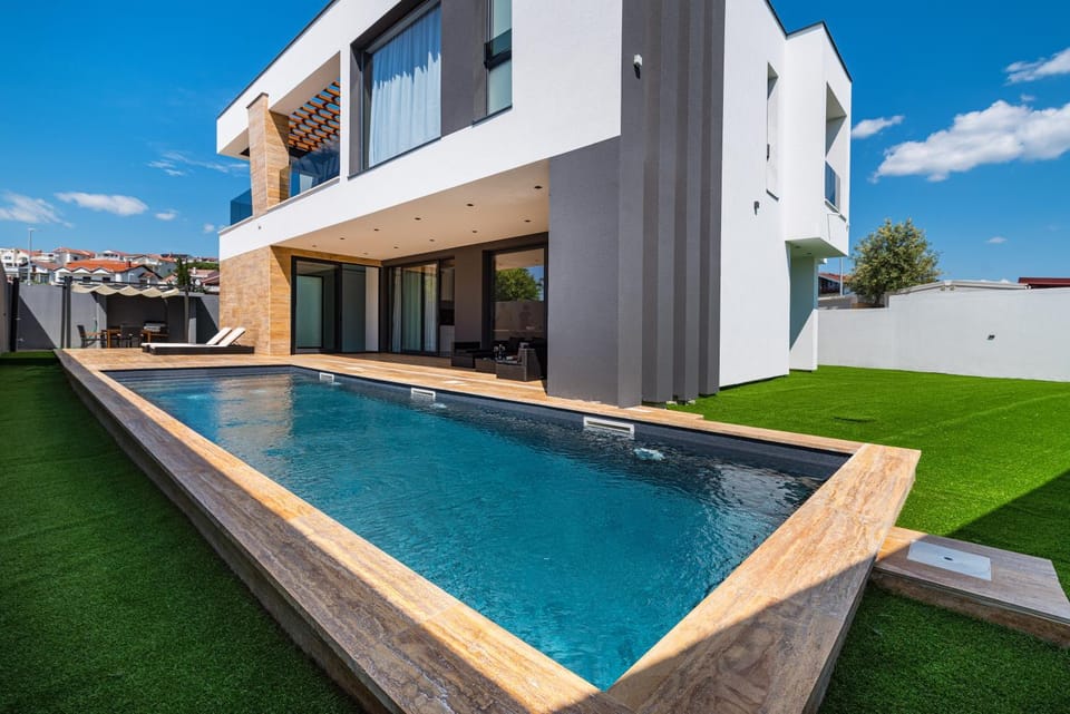 Property building, Swimming pool