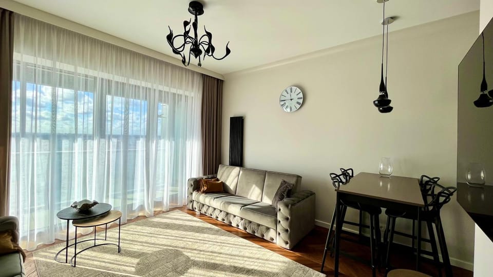 Bed, Living room, Photo of the whole room, Seating area, Dining area