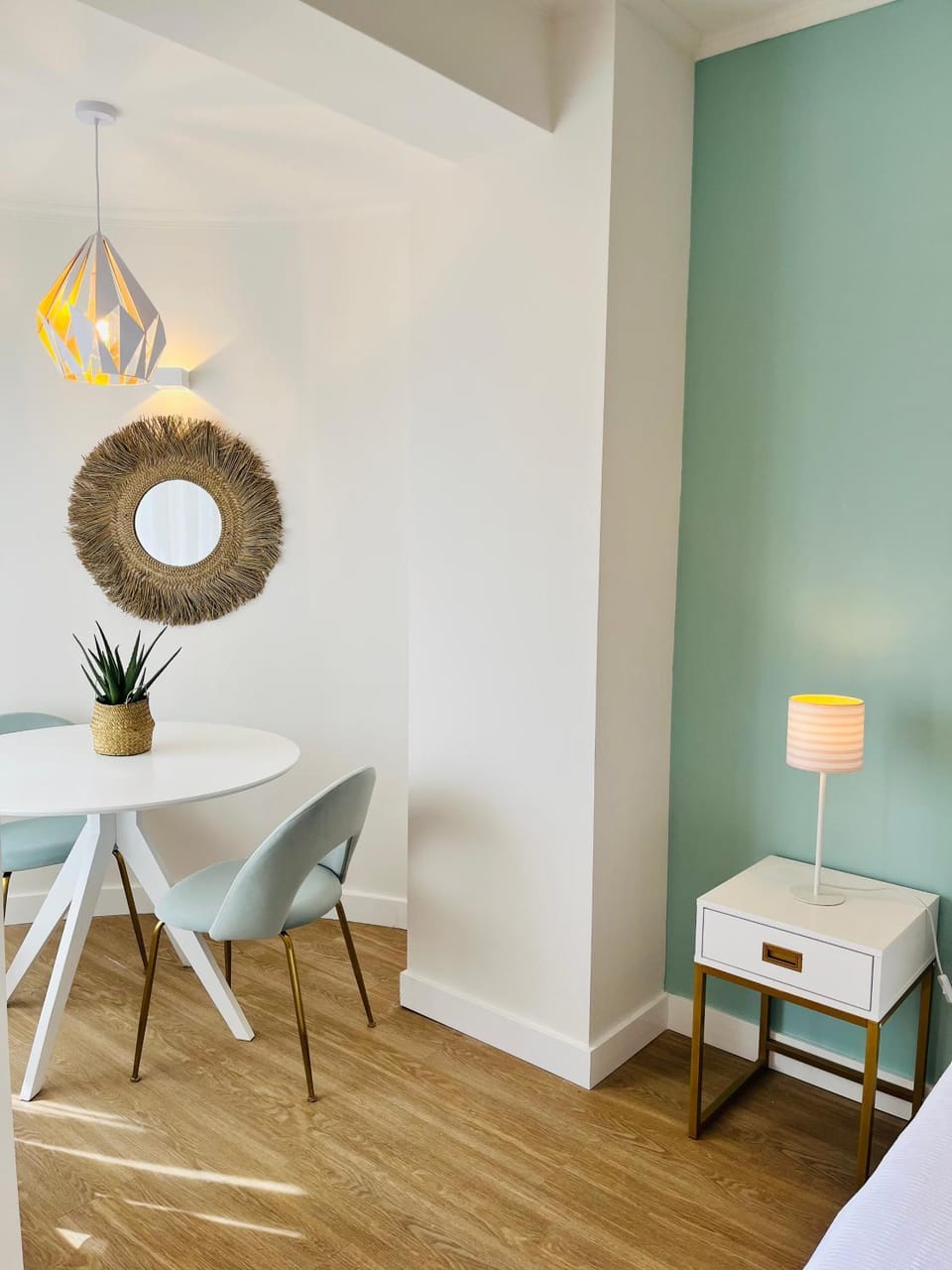 Seating area, Dining area