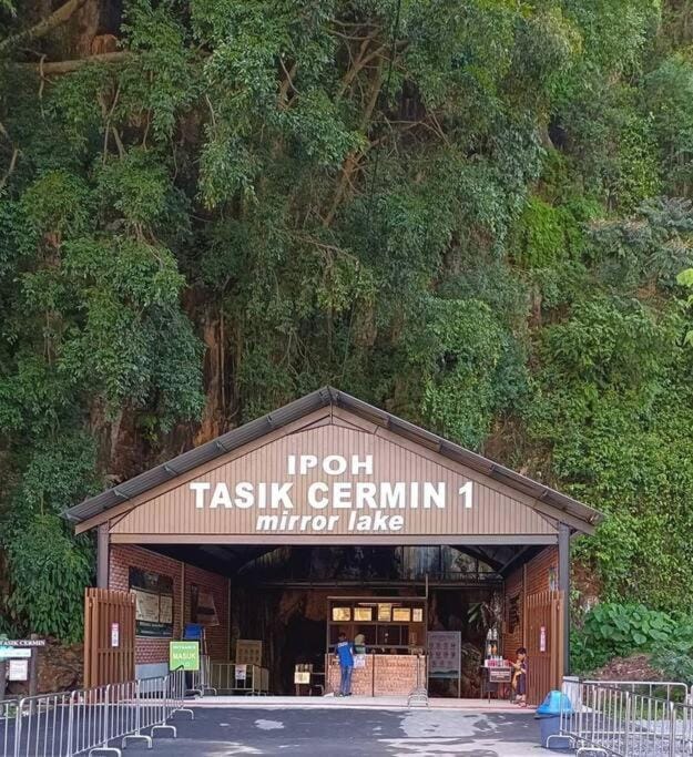 Botani Tmn Cyber Ipoh(24 pax /tv box/mahjong) House in Ipoh